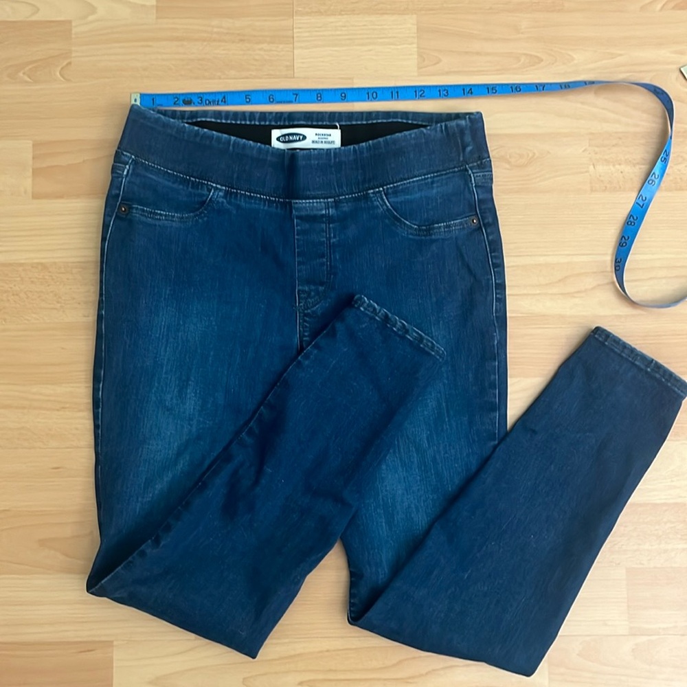 Old Navy rockstar leggings with built in sculpt. Size 8 EUC